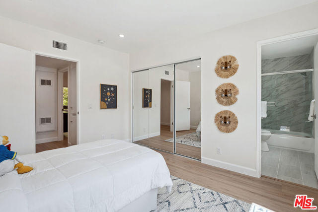 17109 Palisades Circle, Pacific Palisades CA: https://media.crmls.org/mediaz/5d9b0739-6211-463b-92b9-b176f198299e.jpg