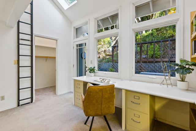 1910 Arrowhead Drive, Oakland CA: https://media.crmls.org/mediaz/5d9b3e48-b766-42c2-80a7-c508c0e38368.jpg