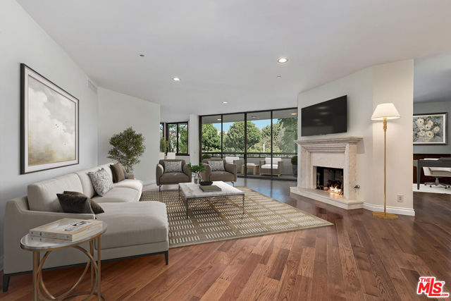 300 N Swall Drive, Beverly Hills CA: https://media.crmls.org/mediaz/5d9bd9f8-d8ec-41d9-85db-5189cc7f495d.jpg