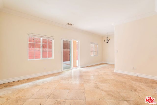 13743 Cordary Avenue, Hawthorne CA: https://media.crmls.org/mediaz/5d9c380d-8199-49db-9847-c812f38bcb3b.jpg