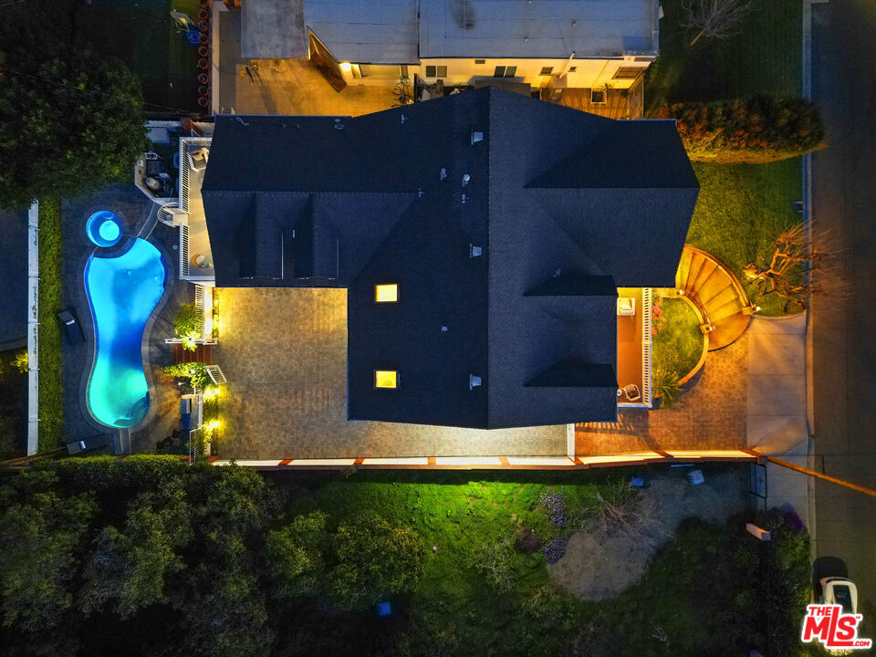https://media.crmls.org/mediaz/5d9ccf2b-ec10-4920-8cec-74badec1042a.jpg?preset=X-Large