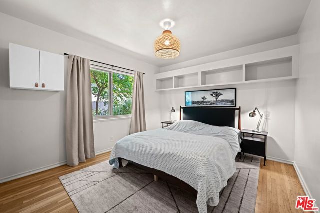 6827 Bianca Avenue, Lake Balboa CA: https://media.crmls.org/mediaz/5d9d01b7-724e-4e08-92a8-3c43a2a160c2.jpg