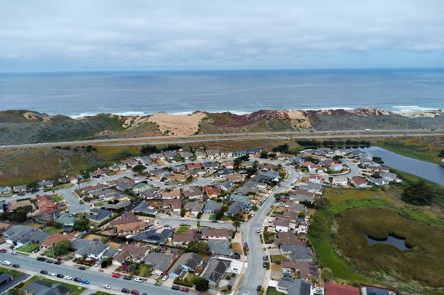 3095 Marina Drive, Marina CA: https://media.crmls.org/mediaz/5d9d32b0-5476-48da-9554-bae7d635fe0f.jpg