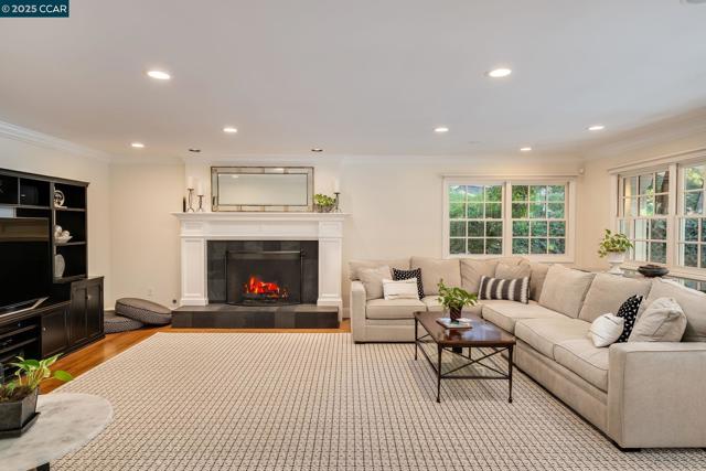 222 Still Creek Rd, Danville CA: https://media.crmls.org/mediaz/5d9d4adf-9067-4100-a636-872cce573f26.jpg