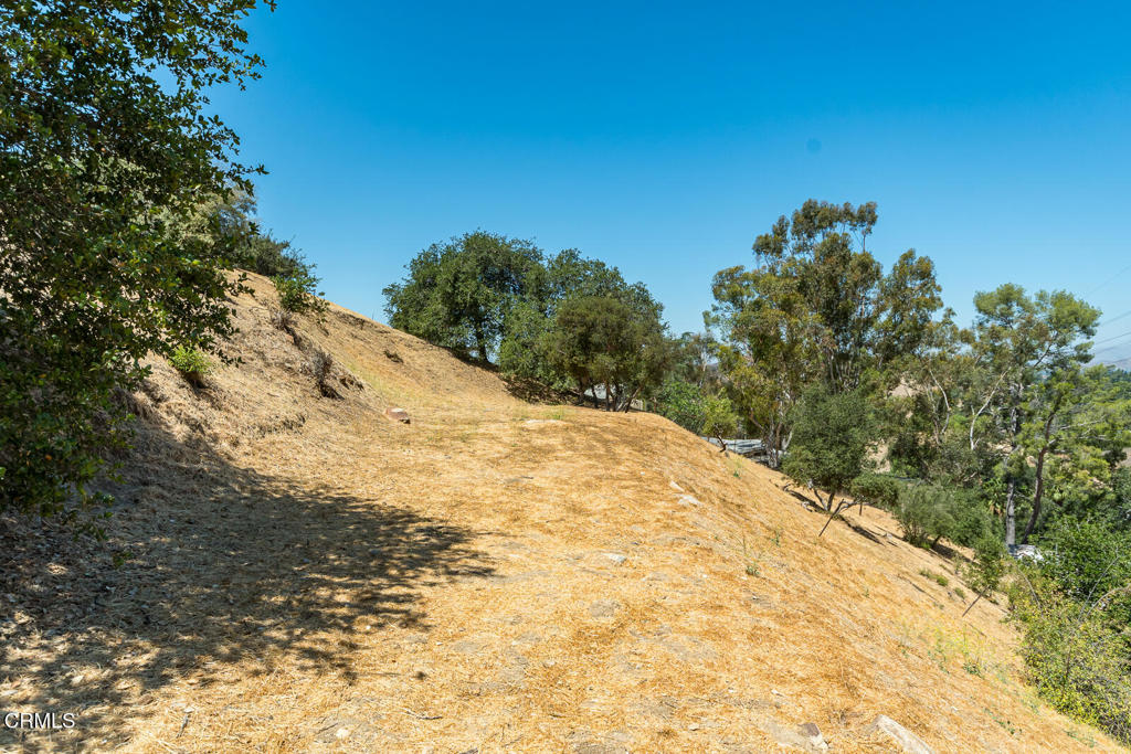 https://media.crmls.org/mediaz/5d9d84fc-53bf-4b09-9878-bd040d9a3e1a.jpg?preset=X-Large