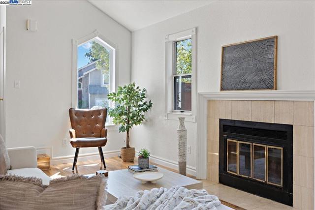 1218 Locust Dr, Vallejo CA: https://media.crmls.org/mediaz/5d9da705-637d-4bdb-88bf-7c4295d1e868.jpg