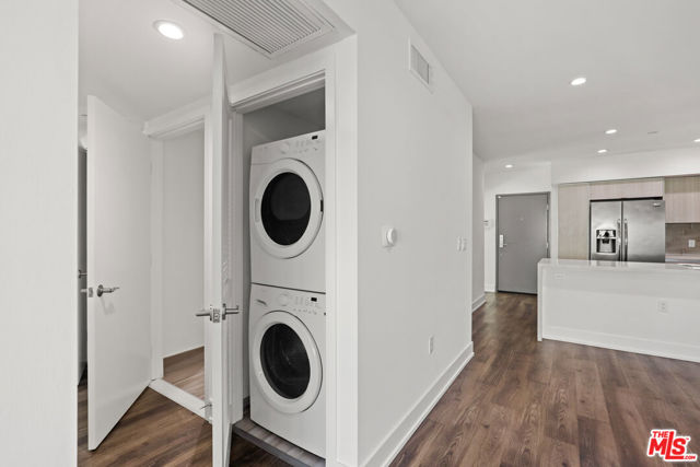 1836 Colby, Los Angeles CA: https://media.crmls.org/mediaz/5d9e142a-e05b-4d62-9b58-6f65351813b1.jpg