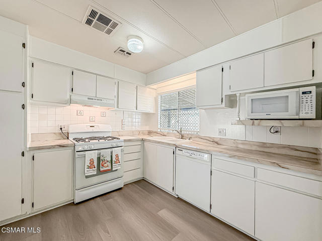 27 Irena Avenue, Camarillo CA: https://media.crmls.org/mediaz/5d9e1df7-9230-41d4-b540-e4c4cbad3dfd.jpg