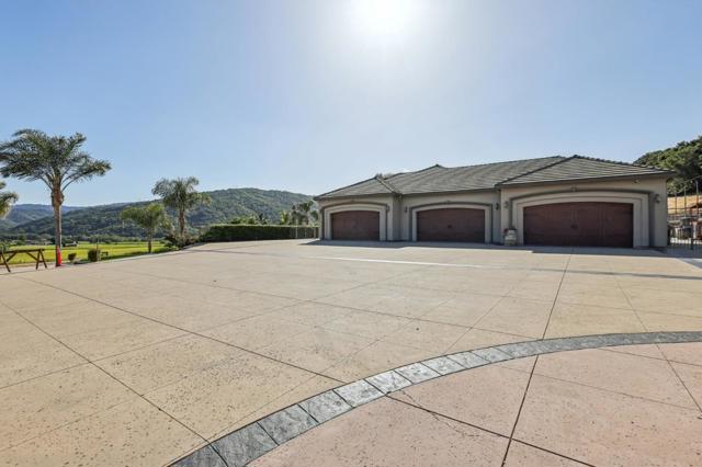 2995 Day Road, Gilroy CA: https://media.crmls.org/mediaz/5d9e283a-2acc-42c7-a640-2dbf0ee5a50d.jpg