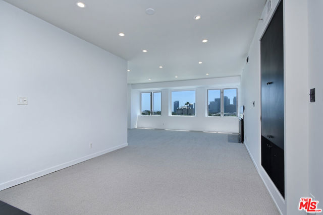 10520 Wilshire Boulevard, Los Angeles CA: https://media.crmls.org/mediaz/5d9e28ce-50d4-4e09-b7d1-bdf88c171d28.jpg