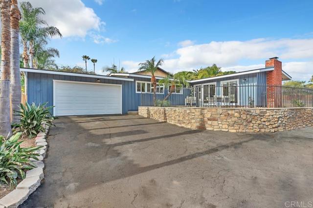 1165 Oak Drive, Vista CA: https://media.crmls.org/mediaz/5d9e769d-a57e-4841-bc10-a15194c1565d.jpg
