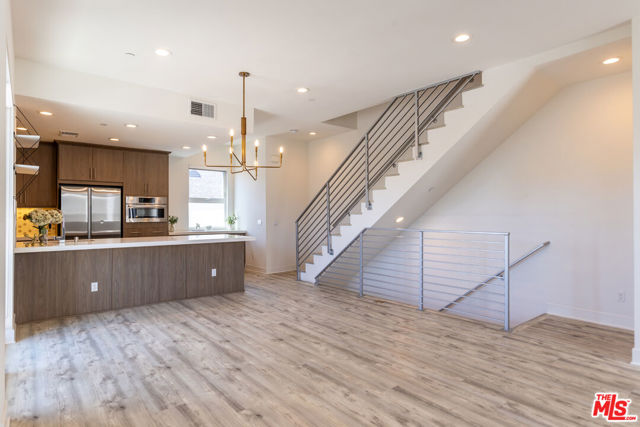 3309 Aria Lane, Los Angeles CA: https://media.crmls.org/mediaz/5d9ea17f-944f-4cef-8eef-997fef9c4e0d.jpg