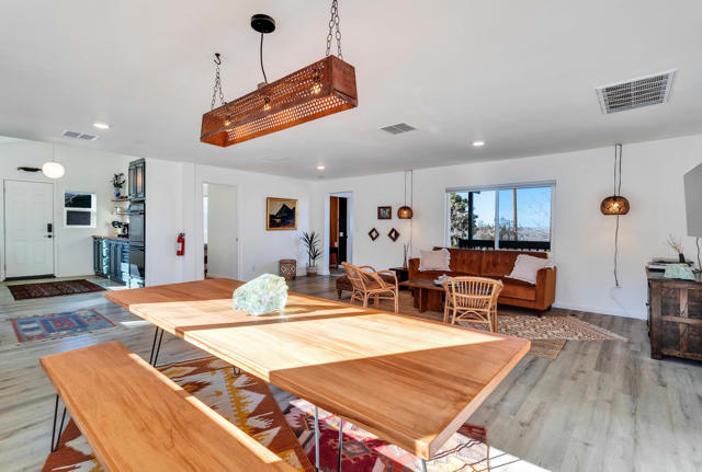 59800 Onaga Trail, Joshua Tree CA: https://media.crmls.org/mediaz/5d9ea55a-640f-4d89-827a-3126241d5d41.jpg