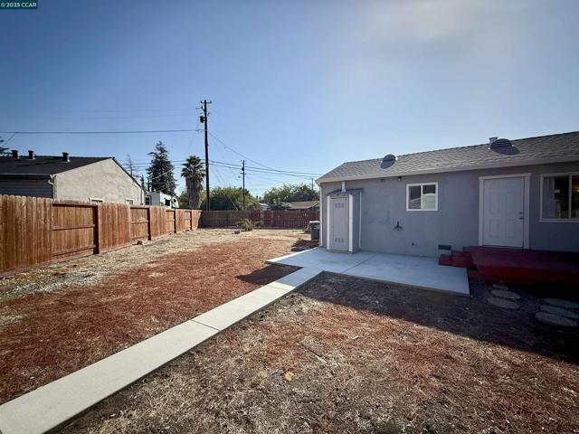2311 Crescent Dr, Concord CA: https://media.crmls.org/mediaz/5d9f23a1-abf2-4556-9899-0247ee0697d4.jpg