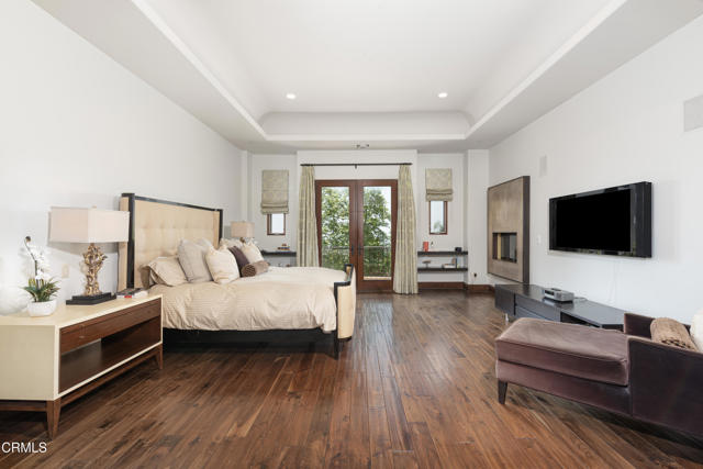 2330 Crystal Lane, Pasadena CA: https://media.crmls.org/mediaz/5d9f734e-524f-48c6-998f-faeba9a2cd5d.jpg