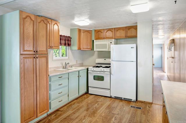 1925 OTAY LAKES RD, Chula Vista CA: https://media.crmls.org/mediaz/5d9f88f3-4a68-4eab-8547-82a77800b9c7.jpg