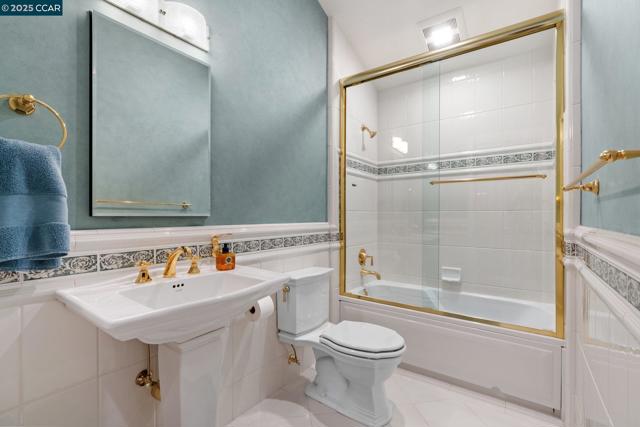 32 Kensington Ct, Alamo CA: https://media.crmls.org/mediaz/5d9f9a15-a845-4ef1-8190-8736f16cbbac.jpg