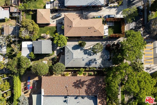 856 858 Coeur D Alene Avenue, Venice CA: https://media.crmls.org/mediaz/5d9fe74e-ec61-48ba-8981-4c8595eb4e44.jpg