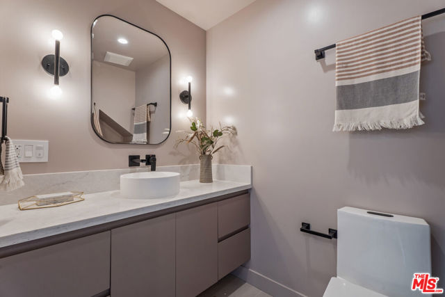 4691 Glenalbyn Drive, Los Angeles CA: https://media.crmls.org/mediaz/5da0779b-ccf3-4d2d-acee-e3c385f6c53d.jpg