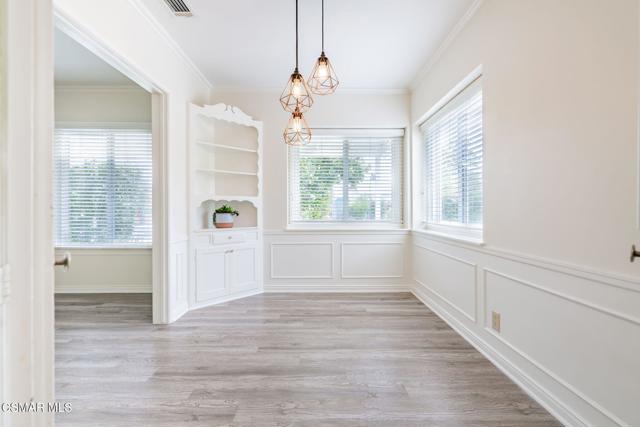 5715 Vista Del Monte Avenue, Sherman Oaks CA: https://media.crmls.org/mediaz/5da0f50a-b8d8-4c24-8447-debc8cef8af3.jpg