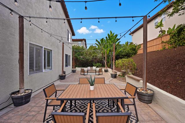 1029 Vista Oak Place, Chula Vista CA: https://media.crmls.org/mediaz/5da1694f-1105-420c-8b4c-5c359b1c6e39.jpg