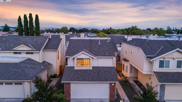 3664 Thrush Terrace, Fremont CA: https://media.crmls.org/mediaz/5da1bd02-58fa-4612-8d93-590d3c51956c.jpg