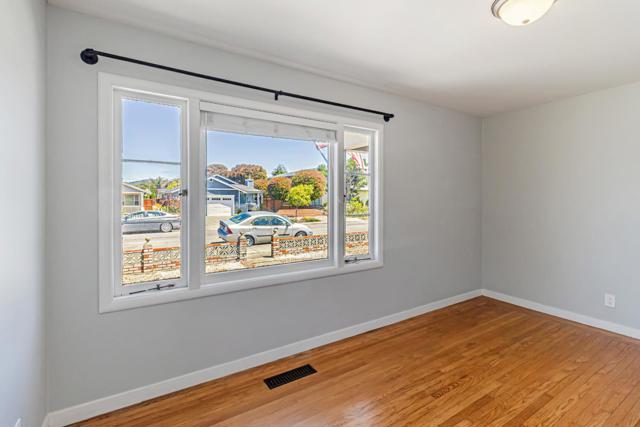 624 Filbert Street, Half Moon Bay CA: https://media.crmls.org/mediaz/5da1e303-9b42-4e1d-ab31-2cfc3948b058.jpg