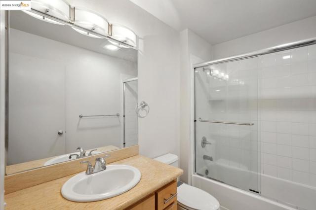 92 Marina Lakes DR, Richmond CA: https://media.crmls.org/mediaz/5da21b31-cc6e-43f9-8181-3c78f99c5be3.jpg