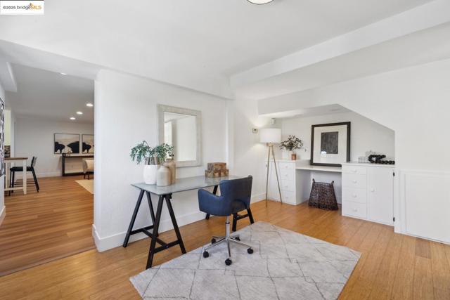 1127 Hillview RD, Berkeley CA: https://media.crmls.org/mediaz/5da23b7e-3173-4bcc-b43f-73579e35d201.jpg