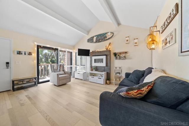 2459 Caminito Ocean Cv, Cardiff by the Sea CA: https://media.crmls.org/mediaz/5da2b324-1210-4a4e-bc11-5ea479e3e576.jpg