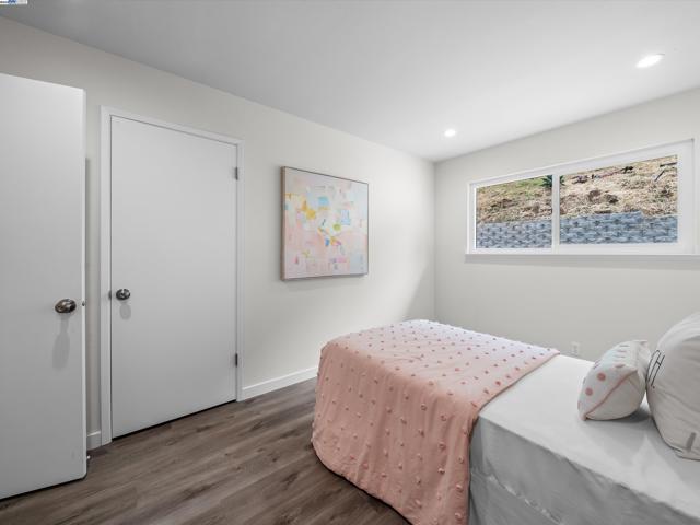 17914 Joseph Dr, Castro Valley CA: https://media.crmls.org/mediaz/5da2f3dc-e551-4228-81ec-cc79a3887e6b.jpg