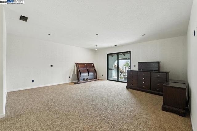 21798 Independent School Rd, Castro Valley CA: https://media.crmls.org/mediaz/5da39e4e-e559-4754-a791-358b617d2d68.jpg