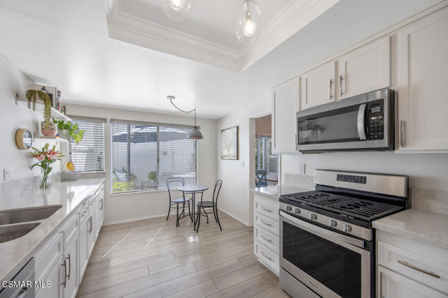 979 Quarterhorse Lane, Oak Park CA: https://media.crmls.org/mediaz/5da3a6a2-a0e3-488e-87a7-6f4ec316b4bc.jpg