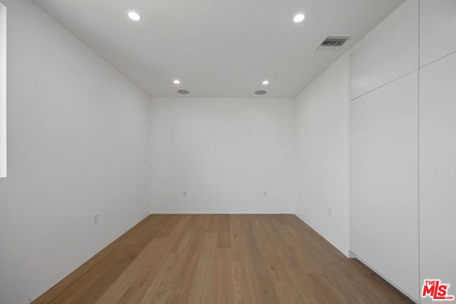 3940 Huron Avenue, Culver City CA: https://media.crmls.org/mediaz/5da3a92b-925c-457b-86b1-c79681f7bb06.jpg