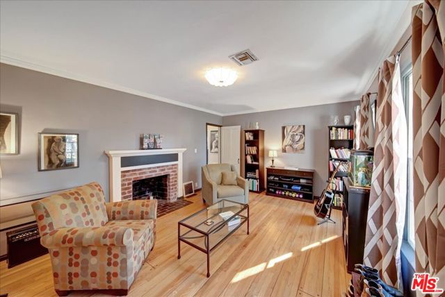 5444 Agnes Avenue photo 3