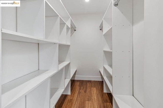 7900 Michigan Ave, Oakland CA: https://media.crmls.org/mediaz/5da5576b-9481-443d-a59e-001883eba530.jpg