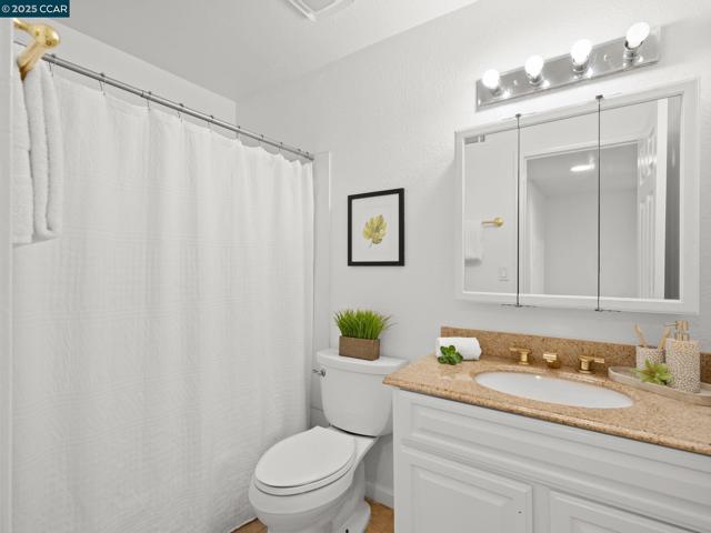 200 El Dorado Ave, Danville CA: https://media.crmls.org/mediaz/5da559e2-08ba-4b33-9c53-28f2445131eb.jpg