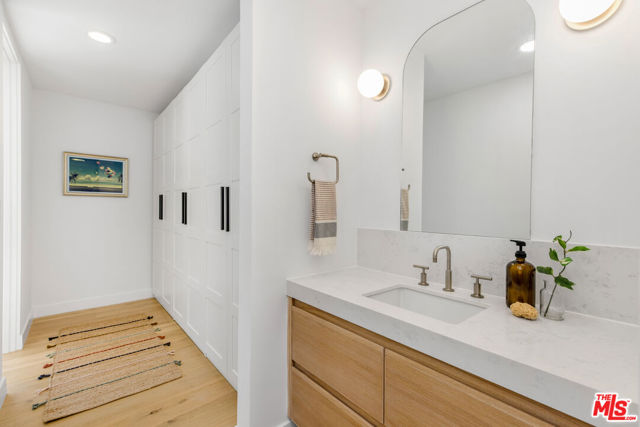 366 N Kenter Avenue, Los Angeles CA: https://media.crmls.org/mediaz/5da58a3b-785d-4946-b4bd-a85ff6eec6af.jpg