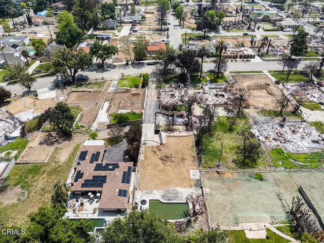 1137 E Mariposa St, Altadena CA: https://media.crmls.org/mediaz/5da5a7b2-959d-4929-b2c5-a8d2699a7b15.jpg