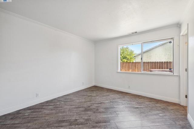 Image 15 of 25 For 148 Spinnaker Way
