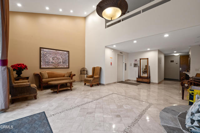 4041 Via Marisol, Los Angeles CA: https://media.crmls.org/mediaz/5da62317-0932-4fc2-946c-13cfde18f97b.jpg