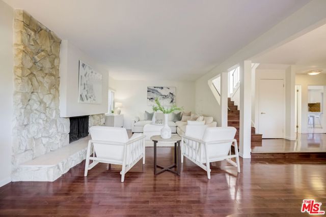 4990 Llano Drive, Woodland Hills CA: https://media.crmls.org/mediaz/5da63100-37cc-4c98-8c25-0817dbaa0feb.jpg