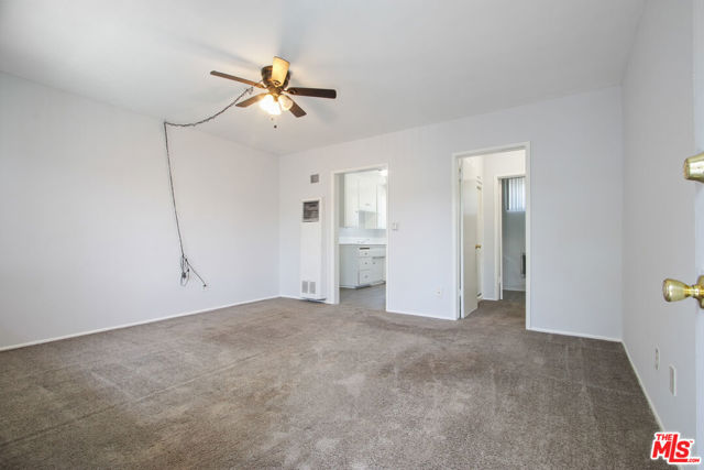 115 N Oak Street, Inglewood CA: https://media.crmls.org/mediaz/5da7b0de-4c0c-4297-903f-f8cb5419813c.jpg