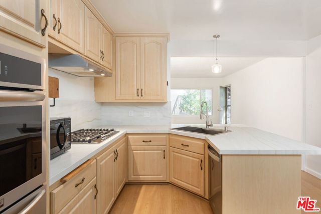 8335 W Manchester Avenue, Playa del Rey CA: https://media.crmls.org/mediaz/5da7e8f3-b5a1-4fa6-a894-1ef416caae68.jpg