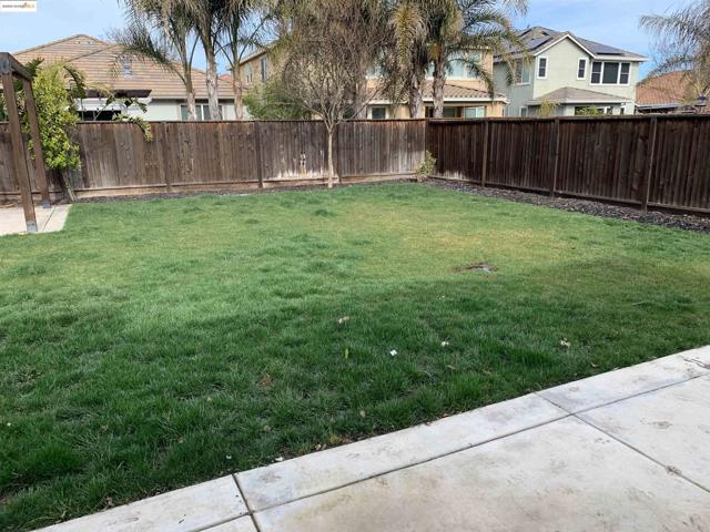 8047 Westport Circle, Discovery Bay CA: https://media.crmls.org/mediaz/5da853bc-03a7-4426-95aa-1cd4b61a85ee.jpg