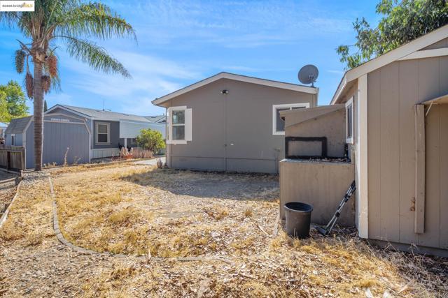 16711 Marsh Creek Rd, Clayton CA: https://media.crmls.org/mediaz/5da8f6ef-f918-4cd2-8472-a65d6cec13d4.jpg