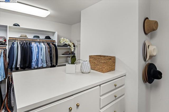 1137 Via Di Salerno, Pleasanton CA: https://media.crmls.org/mediaz/5da9dbf8-5074-4749-9a3b-2c2b91a74e4c.jpg