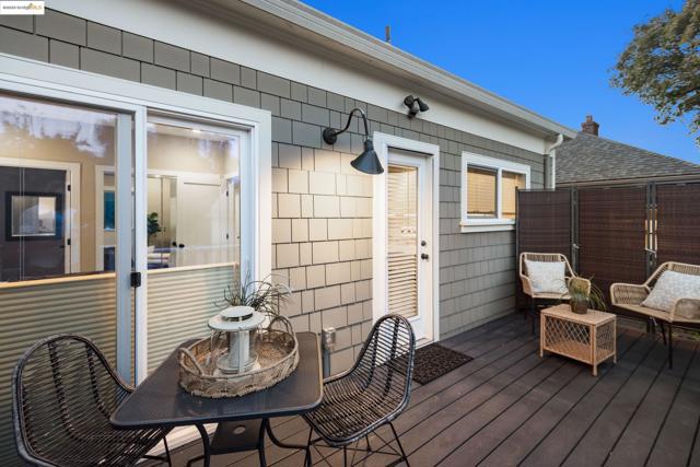 6528 Dover St, Oakland CA: https://media.crmls.org/mediaz/5daa7c1f-7b18-4a1b-97bb-c8886bed59db.jpg