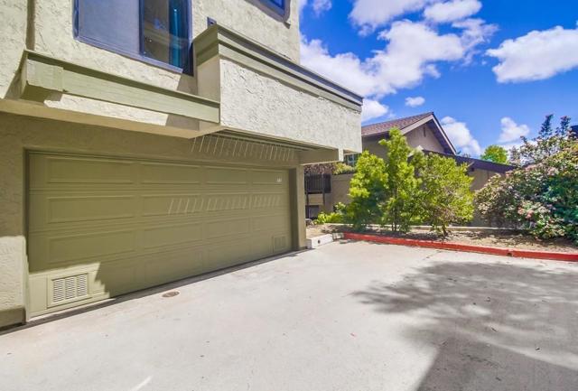 3319 Caminito Eastbluff, La Jolla CA: https://media.crmls.org/mediaz/5daafeb6-d264-4b5f-b512-73f752d8a61c.jpg