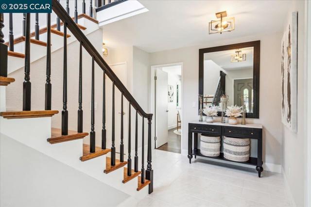 739 Devils Drop Ct, Richmond CA: https://media.crmls.org/mediaz/5dab4bf1-36b7-4576-9559-5942a79dc103.jpg